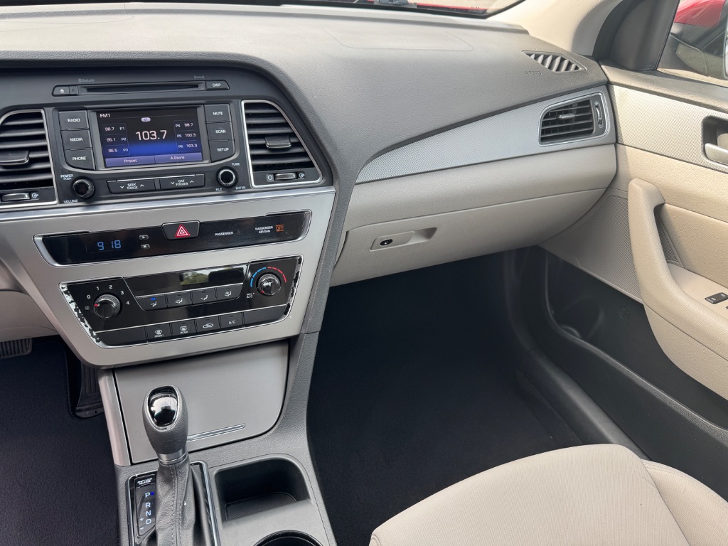 2015 Hyundai Sonata SE - Photo 13