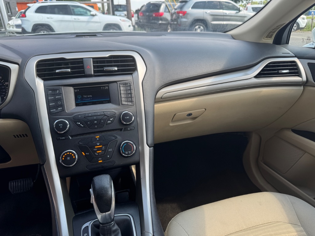 2016 Ford Fusion SE - Photo 13