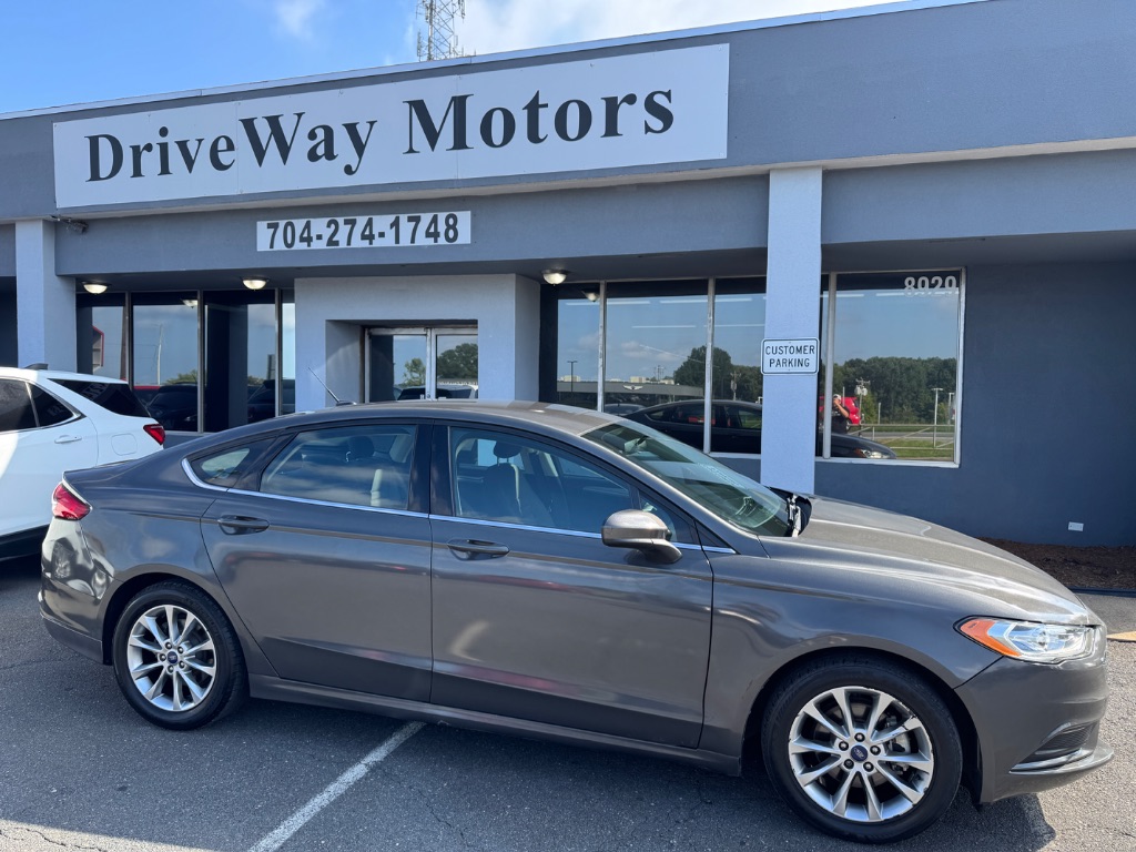 2017 Ford Fusion SE's photo